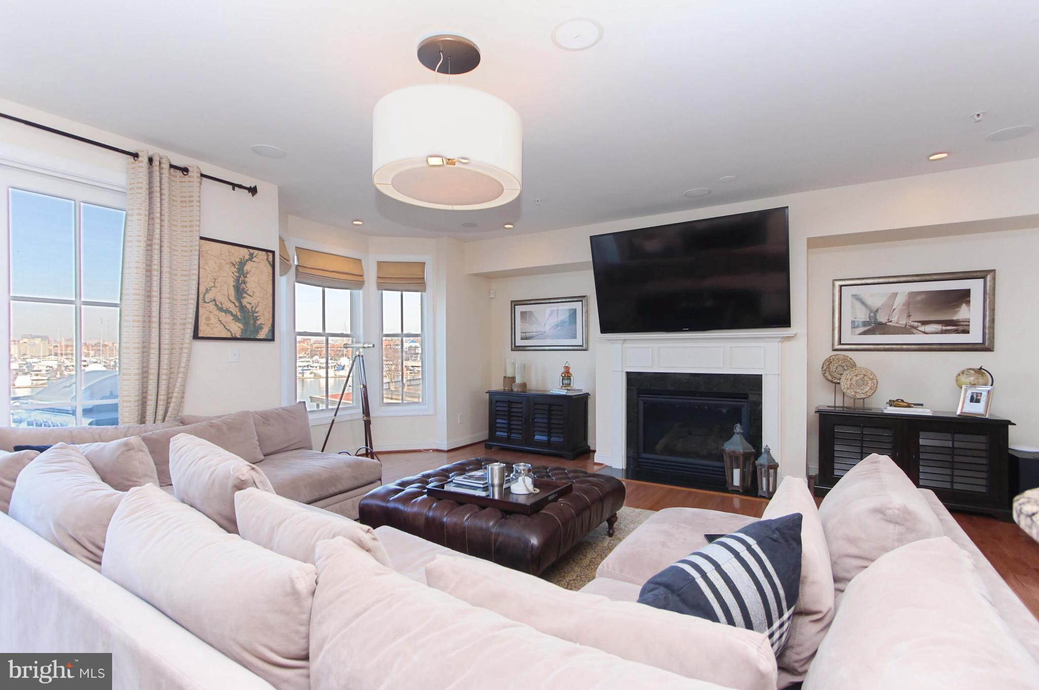 1240 Dockside Circle Baltimore, MD 21224 - Photo 8 of 30 Living Room