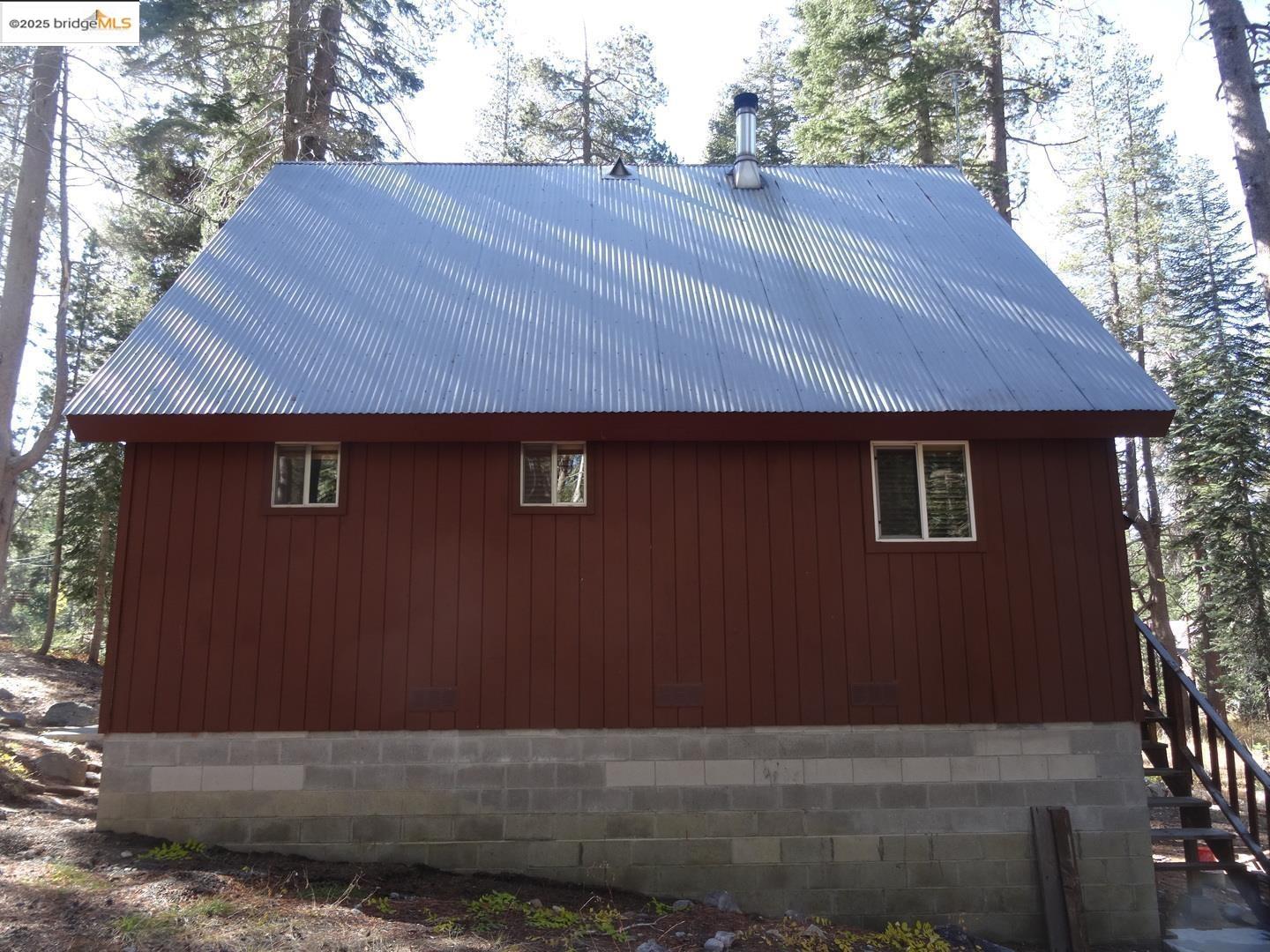 51468 Donner Pass Road Soda Springs, CA 95728 - Photo 4 of 22 a backyard of the house