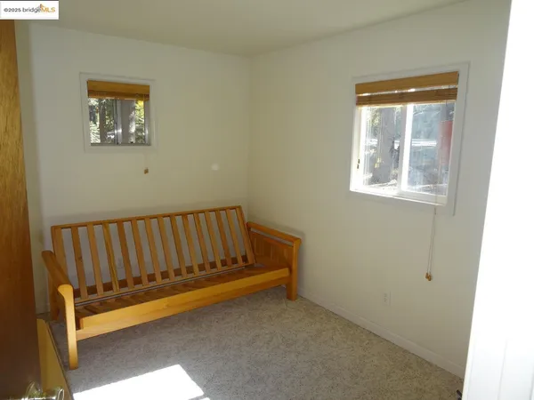 a view of entryway with window