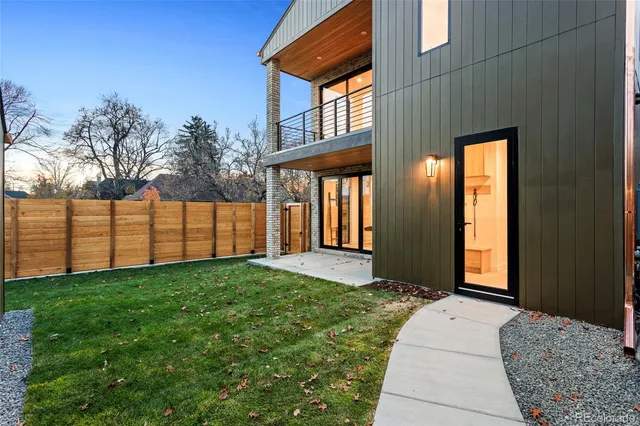 a view of a house with a backyard