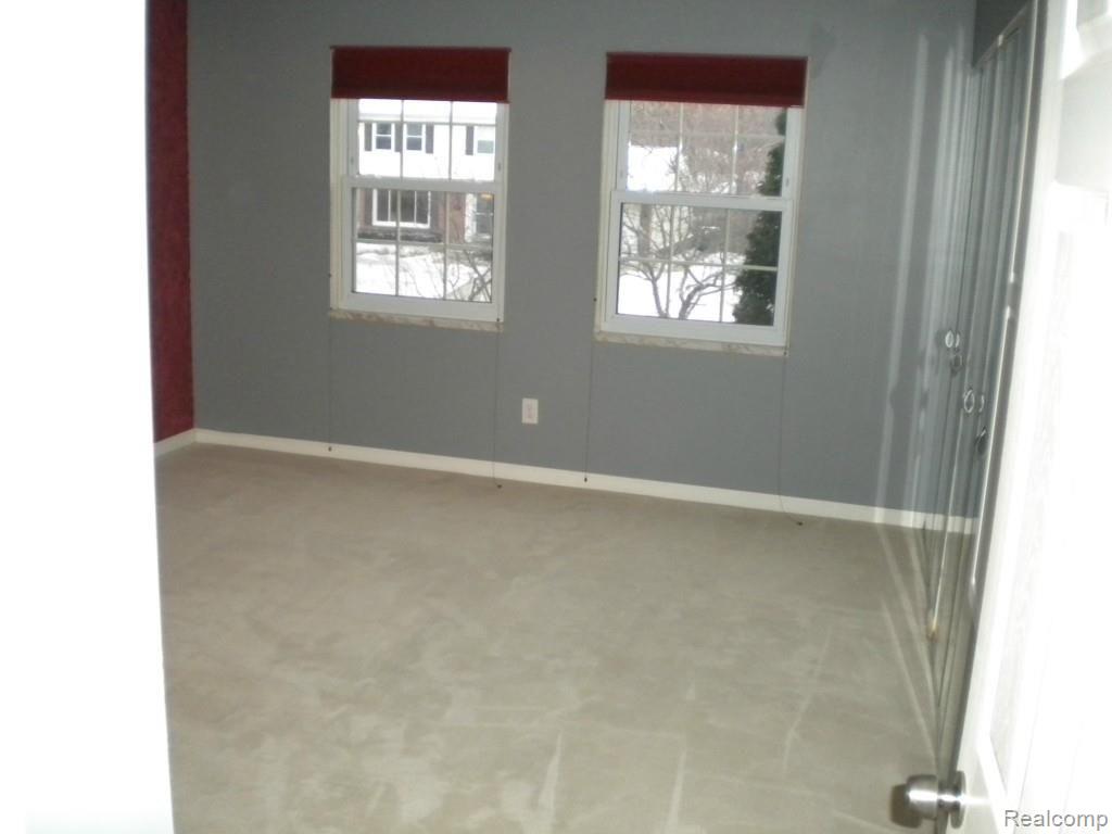 24288 Kings Pointe Novi, MI 48375 - Photo 9 of 15 DSCN3473.jpg
