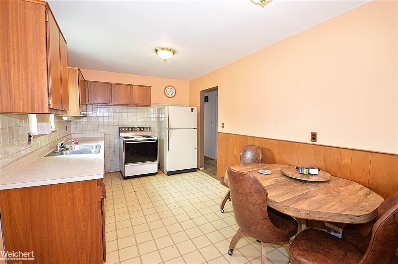25035 Roan Avenue Warren, MI 48089 - Photo 7 of 20 31321613-6.JPG