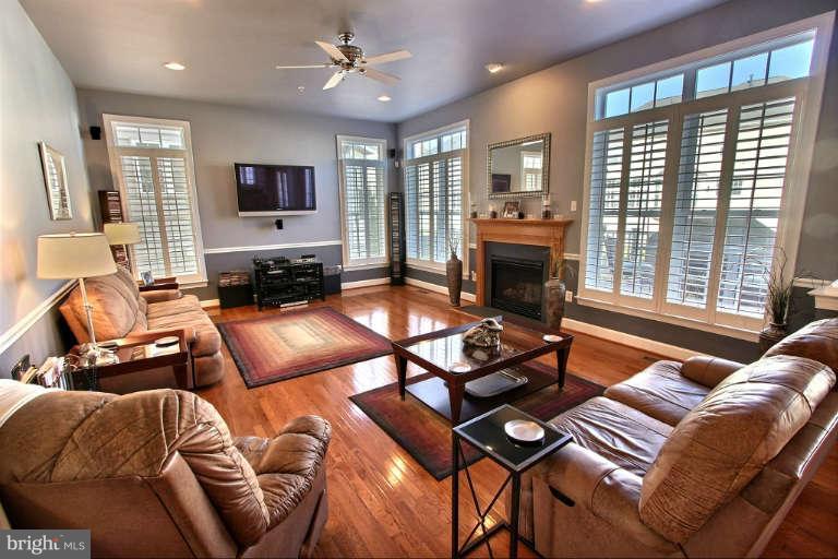 12239 Cypress Spring Road Clarksburg, MD 20871 - Photo 10 of 30 Family Room