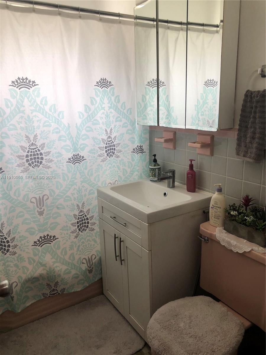 1256 Northeast 149th Street Miami, FL 33161 - Photo 10 of 24