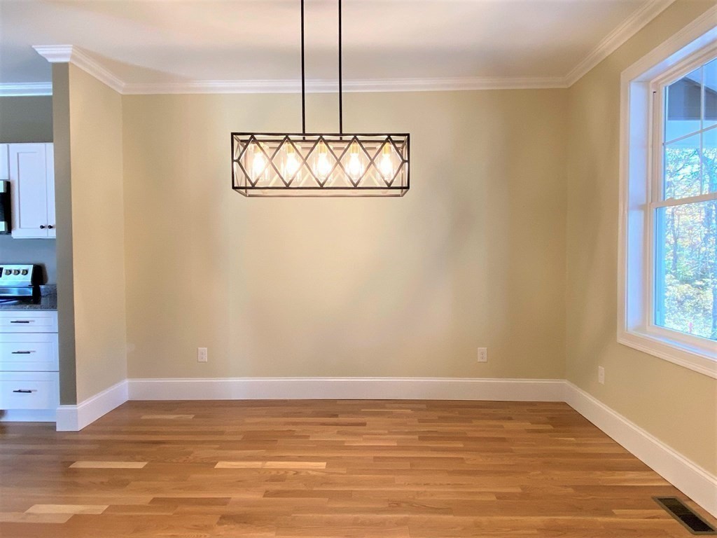 244 North Brayton Road Tiverton, RI 02878 - Photo 4 of 40 Gallery Image 4