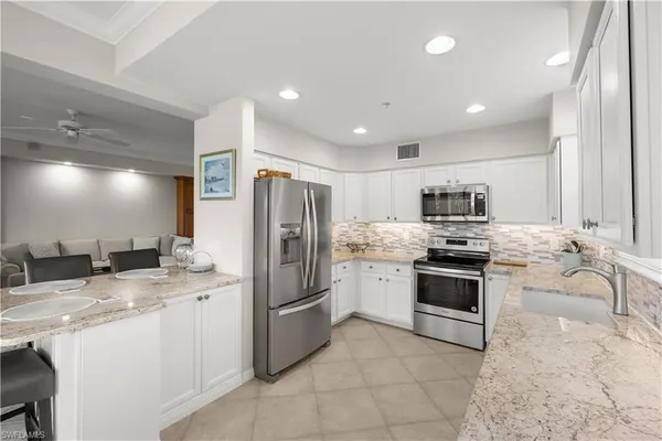 $2,200 | 1635 Winding Oaks Way, Unit 101, Naples, FL 34109