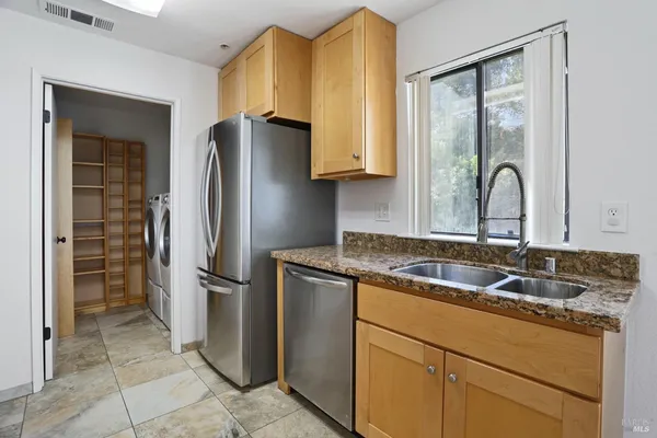 $2,450 | 219 Sea Crest Circle, Vallejo, CA 94590