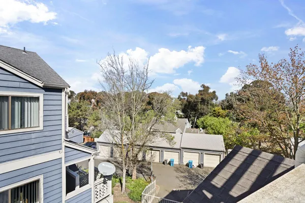 $2,450 | 219 Sea Crest Circle, Vallejo, CA 94590