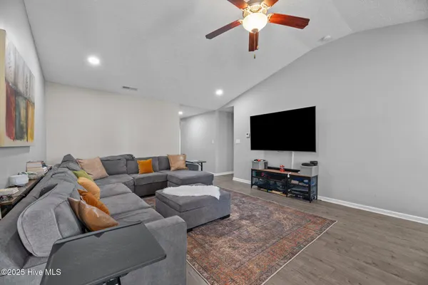 $2,050 | 105 Patriot Court, Havelock, NC 28532
