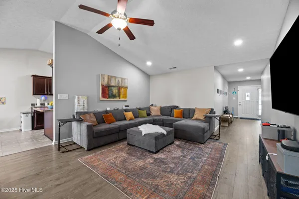 $2,050 | 105 Patriot Court, Havelock, NC 28532