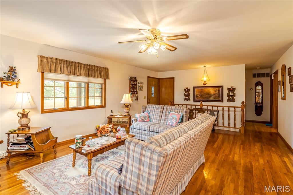 531 Pickles Ford Road St. Clair, MO 63077 - Photo 5 of 37