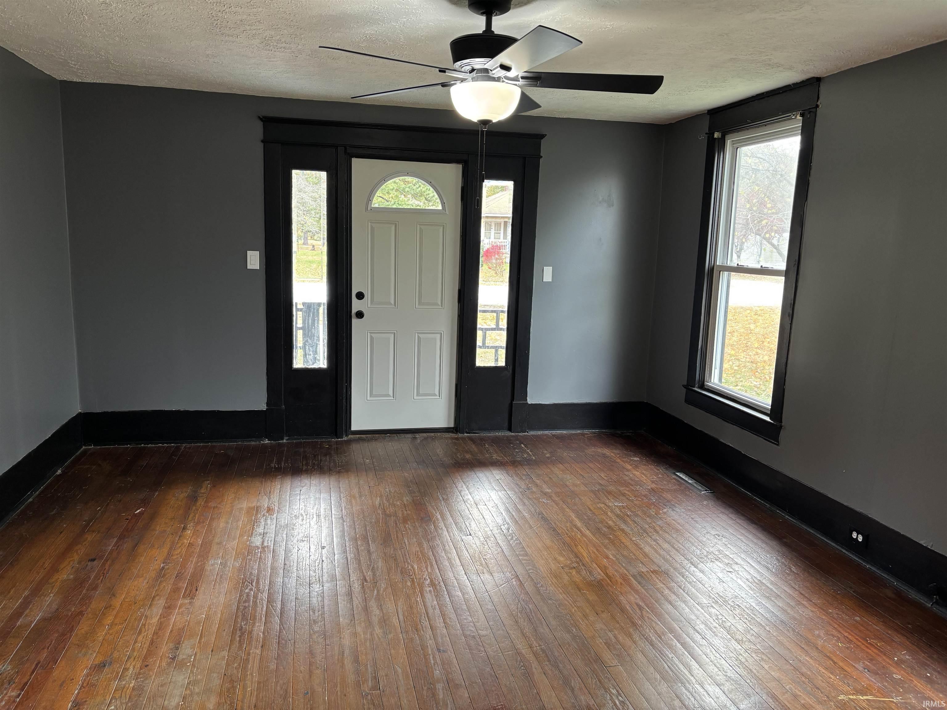 620 Main Street Grandview, IN 47615 - Photo 5 of 20