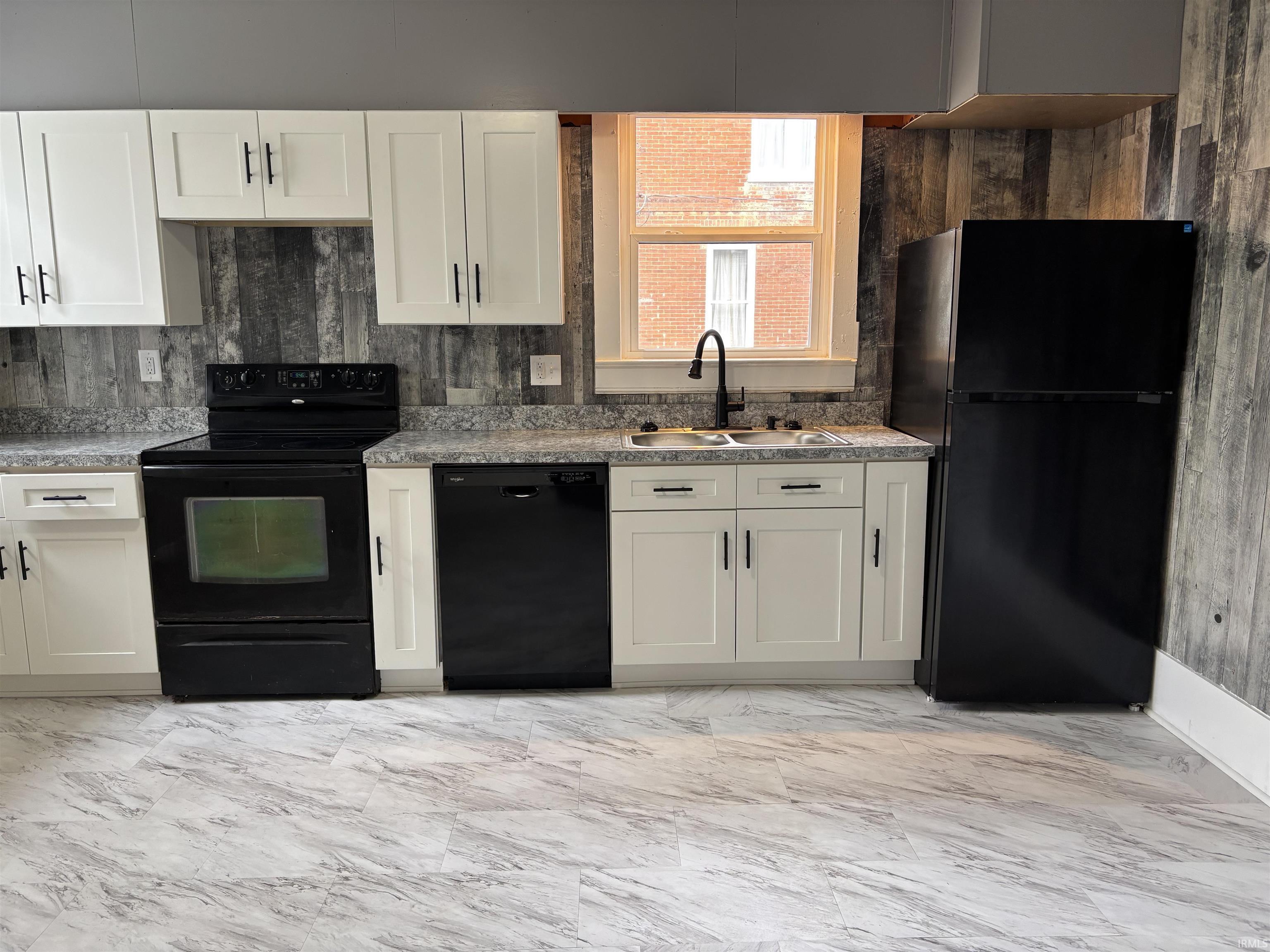 620 Main Street Grandview, IN 47615 - Photo 8 of 20