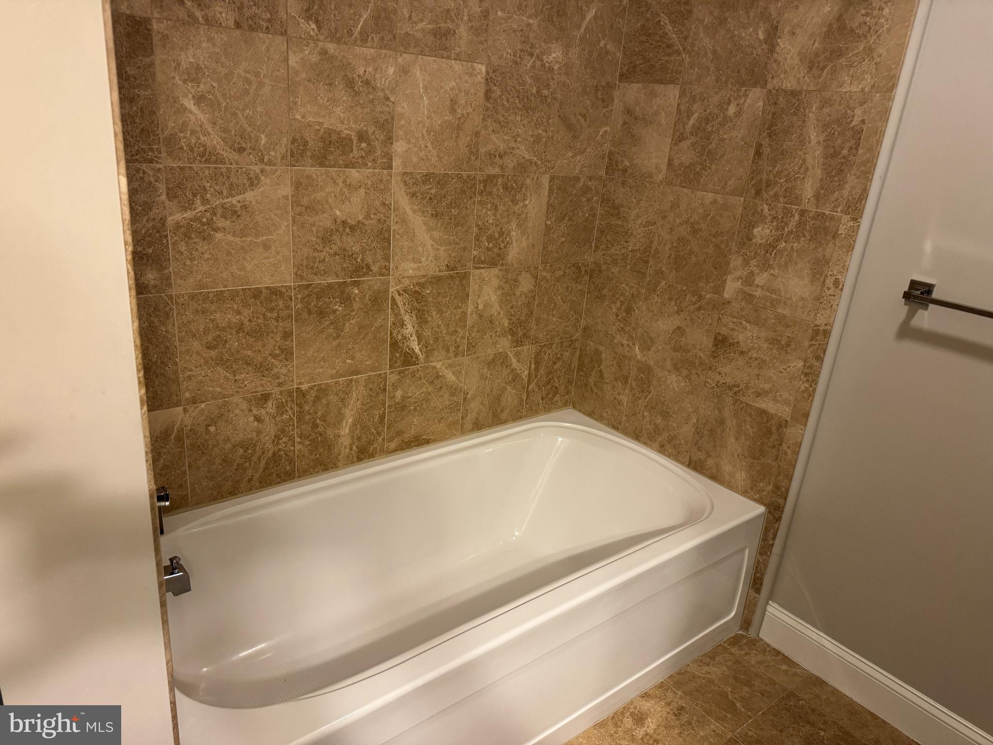 6301 Edsall Road, Unit 102 Alexandria, VA 22312 - Photo 3 of 24 a bathroom with a bathtub