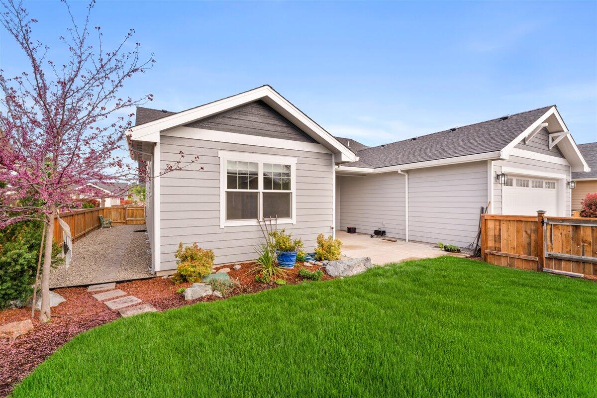409 Castle Terrace Drive Central Point, OR 97502 - Photo 31 of 33