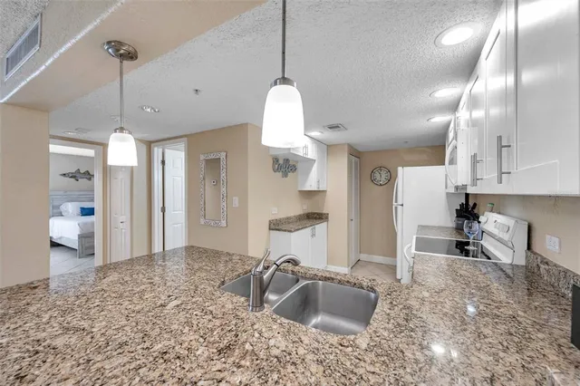 $270,000 | 36750 US Highway 19 North, Unit 2763, Palm Harbor, FL 34683