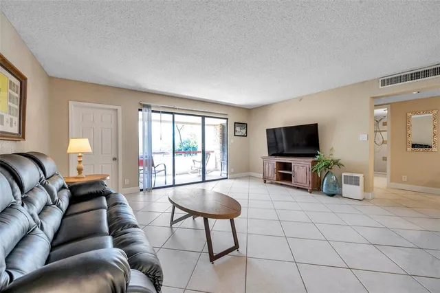 $270,000 | 36750 US Highway 19 North, Unit 2763, Palm Harbor, FL 34683