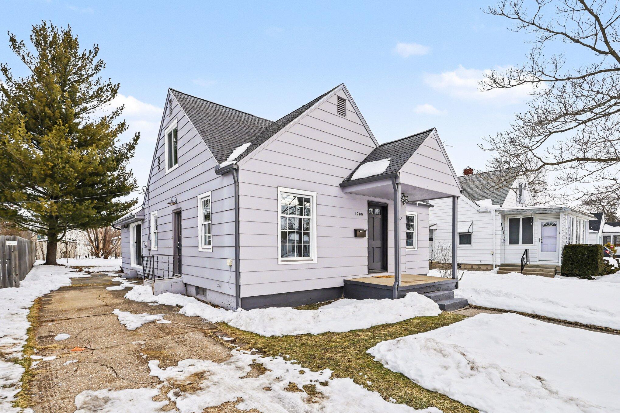 1209 Mohawk Lane St. Joseph, MI 49085 - Photo 27 of 32 004_file_1698