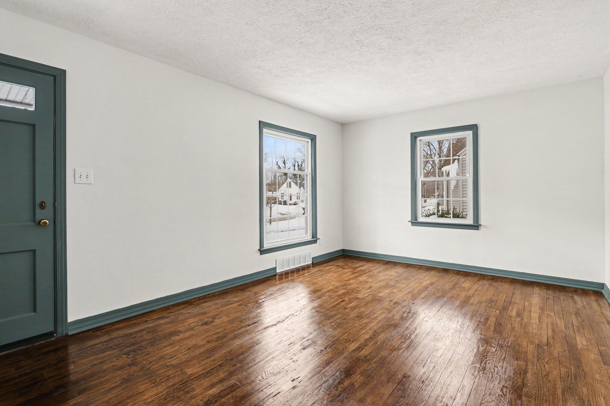 1209 Mohawk Lane St. Joseph, MI 49085 - Photo 5 of 32 006_file_9075