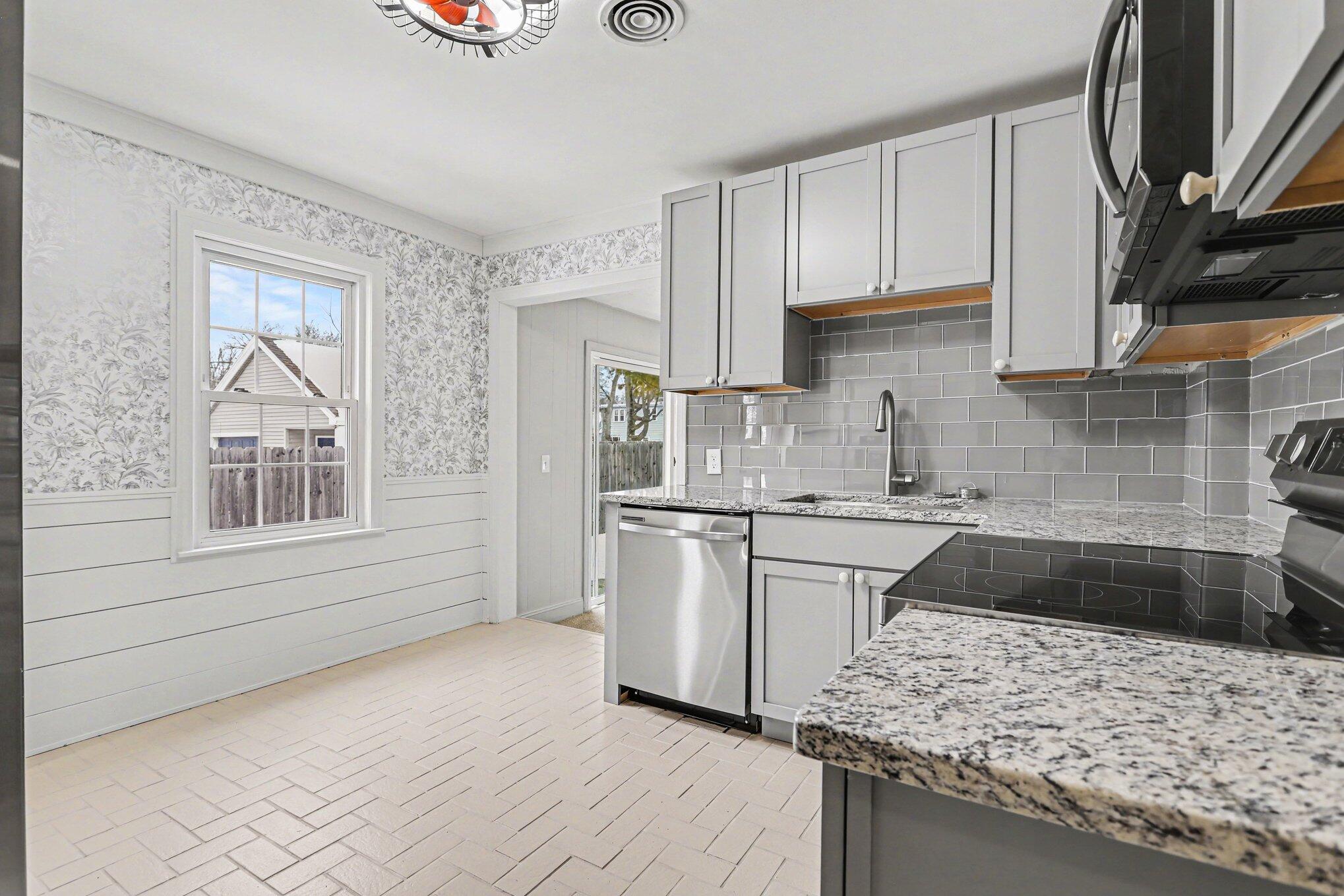 1209 Mohawk Lane St. Joseph, MI 49085 - Photo 8 of 32 008_file_9696