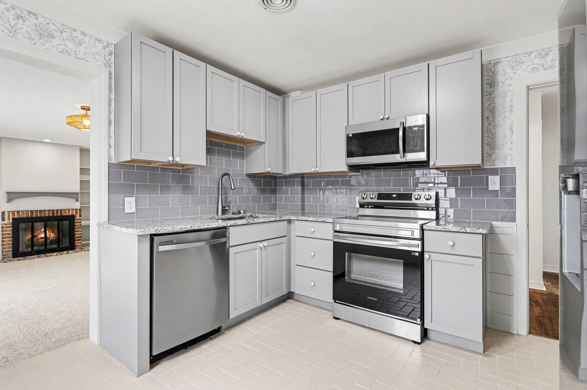 1209 Mohawk Lane St. Joseph, MI 49085 - Photo 9 of 32 010_file_8122