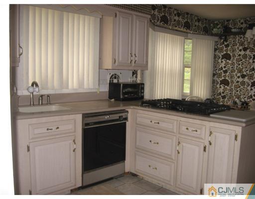 9 Ryan Road Edison, NJ 08817 - Photo 2 of 8 Gallery Image 2