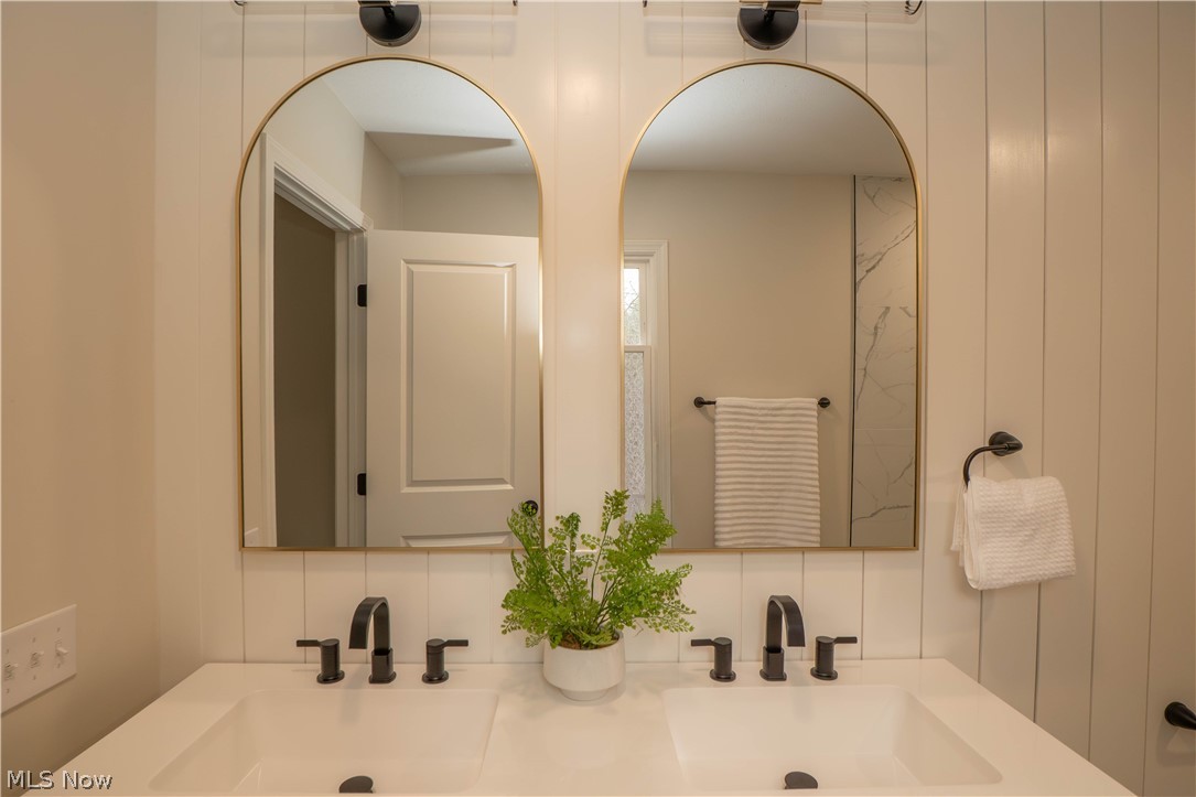 23095 Foster Road Wellington, OH 44090 - Photo 27 of 42 Primary Bathroom