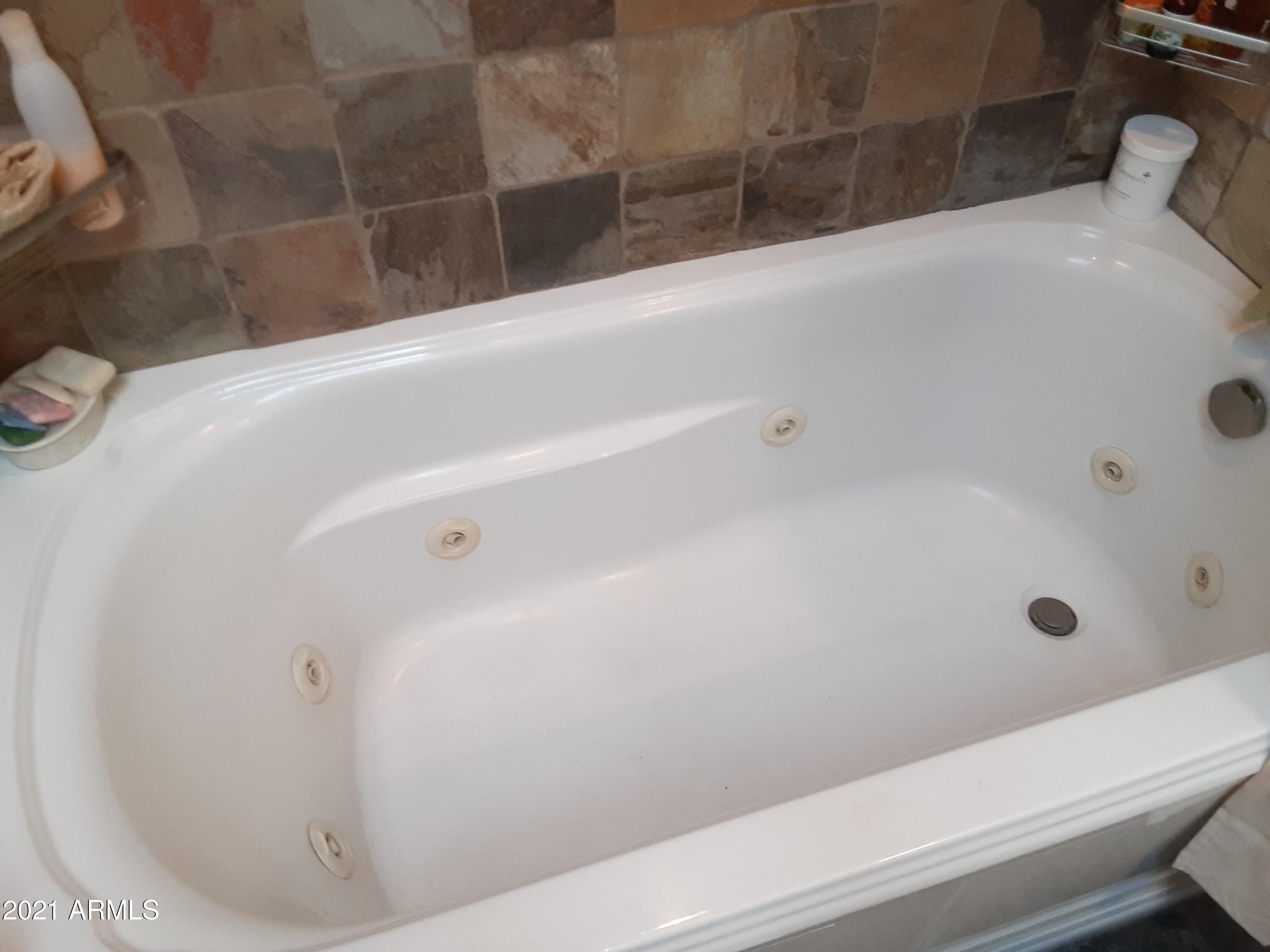 112 West Boca Raton Road Phoenix, AZ 85023 - Photo 28 of 48 Hall Bath Jetted Tub
