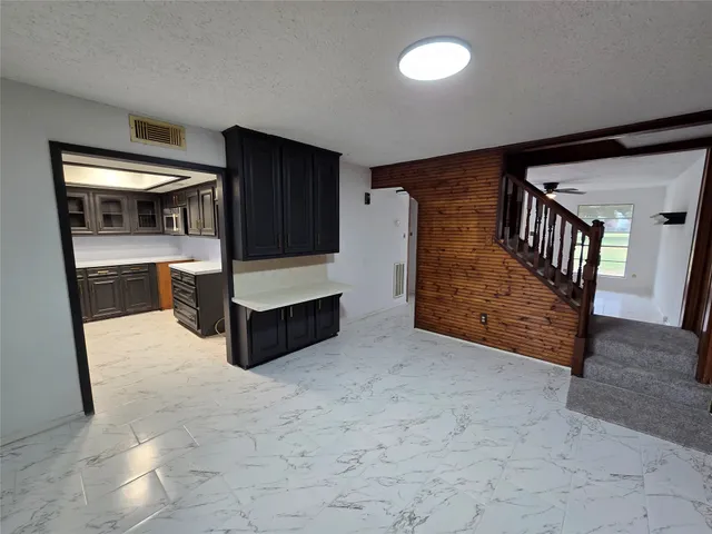 en empty room with windows and ceiling fan