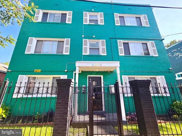 $2,108 | 4013 Gault Place Northeast, Unit 302, Washington, DC 20019