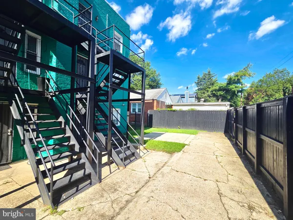$2,108 | 4013 Gault Place Northeast, Unit 302, Washington, DC 20019