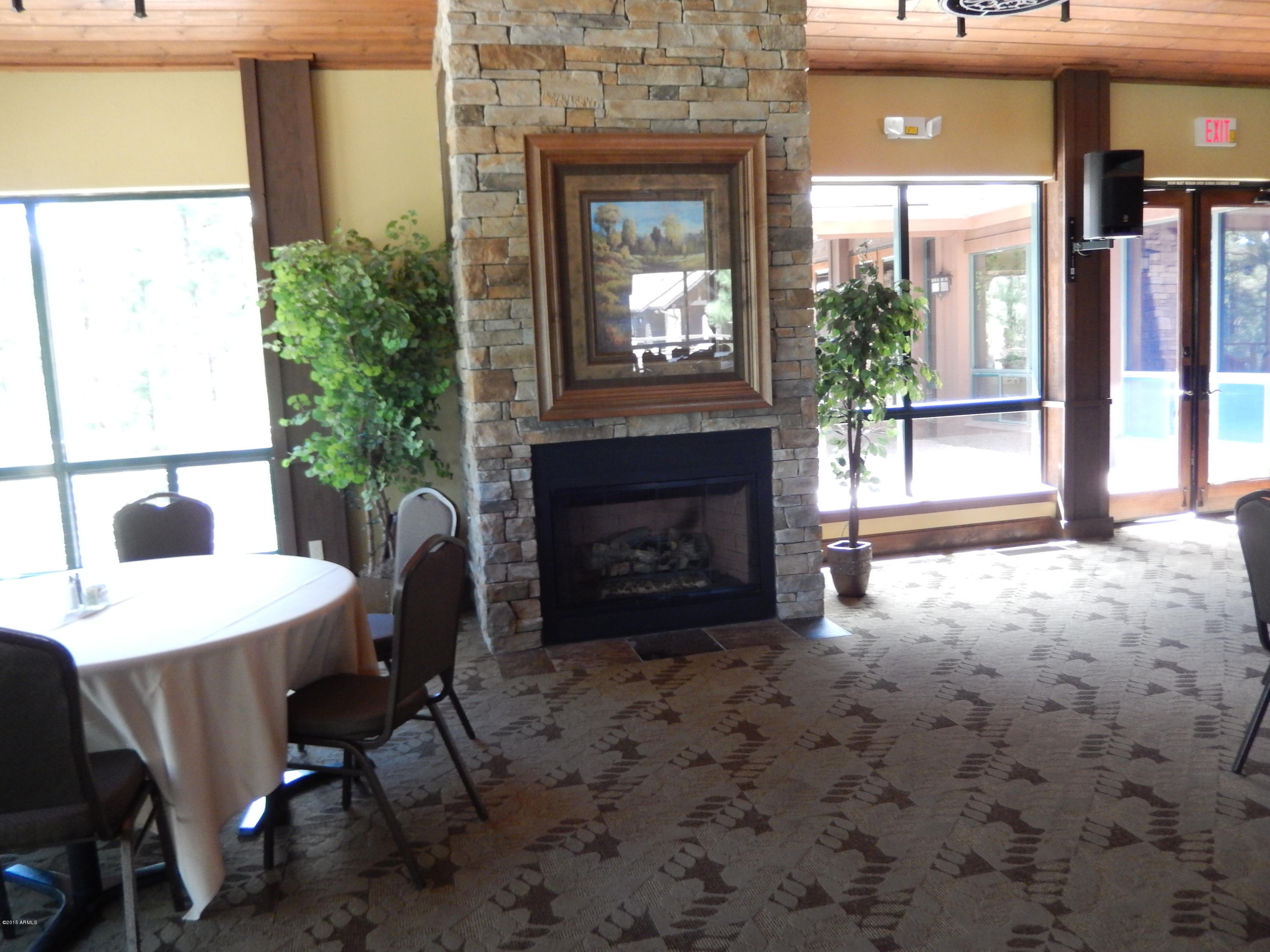 1680 South Falling Leaf Road, Unit 312 Show Low, AZ 85901 - Photo 13 of 35 INDOOR DINING