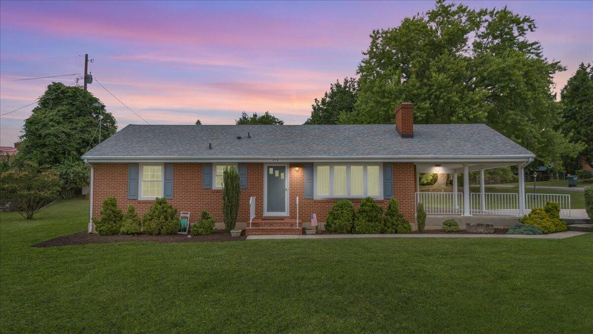 419 Diamond Road Salem, VA 24153 - Photo 1 of 76 419 Diamond Rd