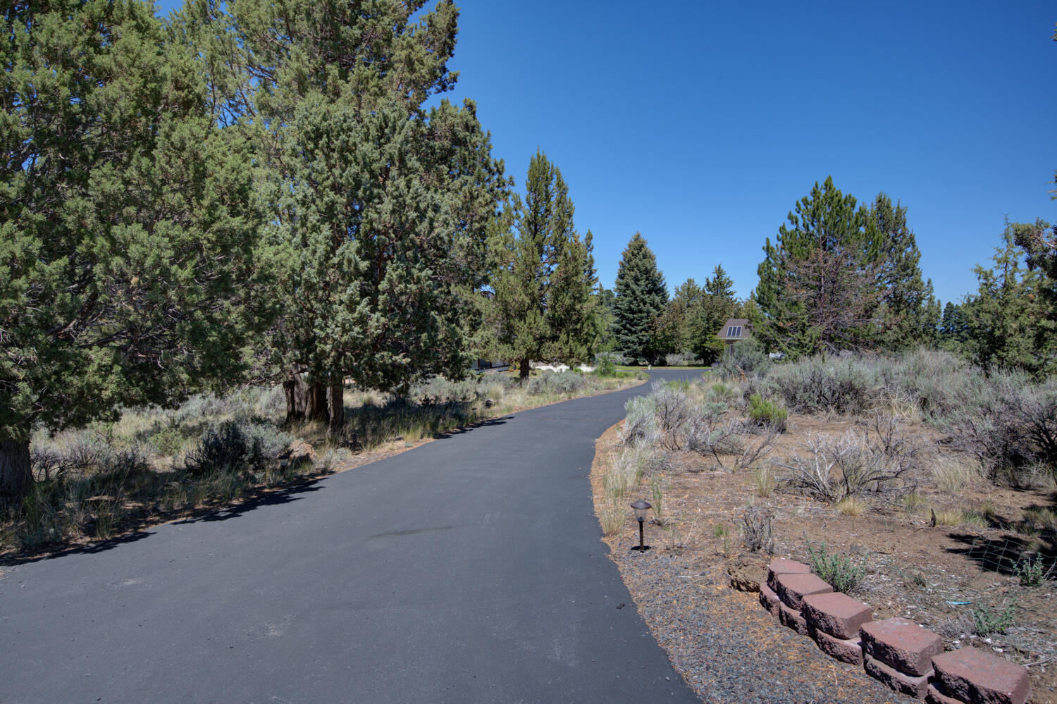 22052 Banff Drive Bend, OR 97702 - Photo 29 of 31 29_drive