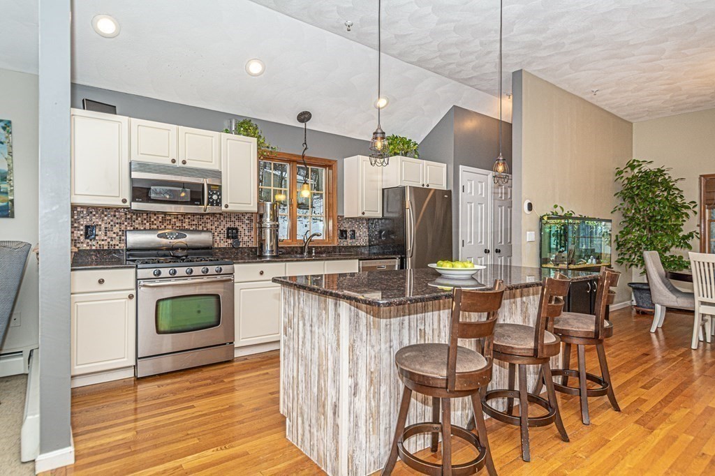 116 Hickory Hill Road North Andover, MA 01845 - Photo 8 of 36 Gallery Image 8