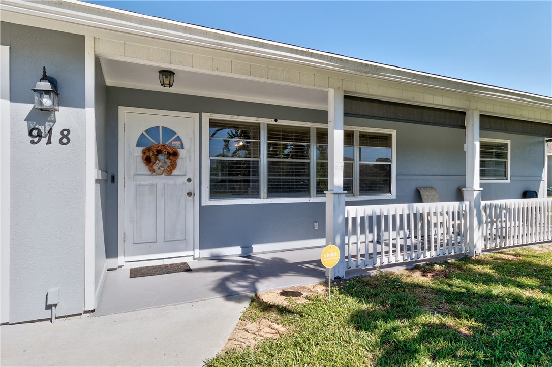 918 Bermuda Avenue Sebastian, FL 32958 - Photo 3 of 28