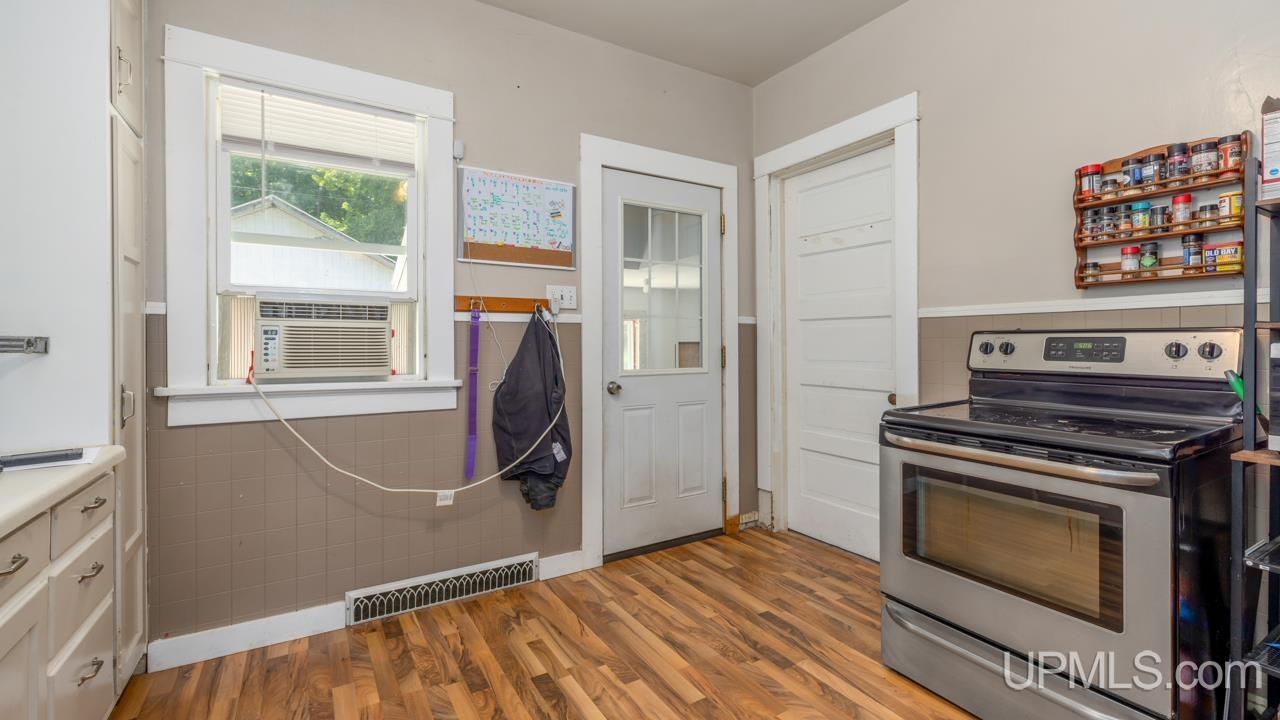 1924 Ledge Street Niagara, WI 54151 - Photo 8 of 21