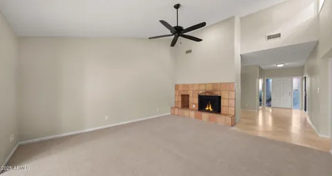 a view of empty room with a ceiling fan