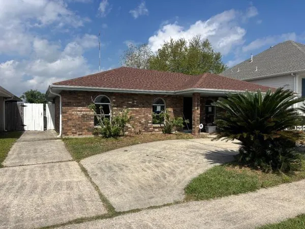 $139,000 | 3228 Veronica Drive, Chalmette, LA 70043