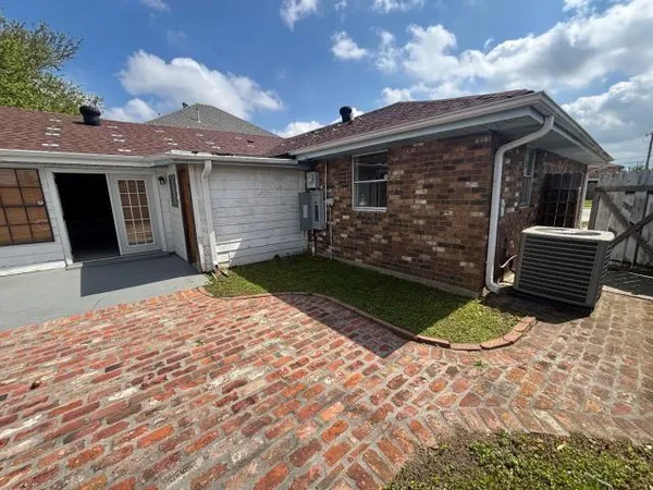 $139,000 | 3228 Veronica Drive, Chalmette, LA 70043