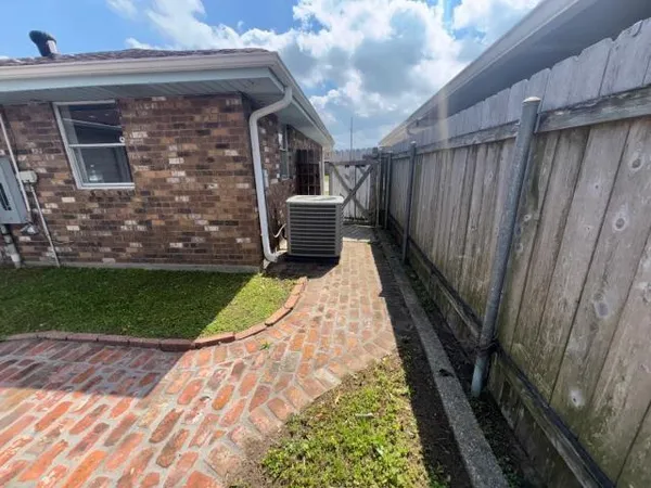 $139,000 | 3228 Veronica Drive, Chalmette, LA 70043