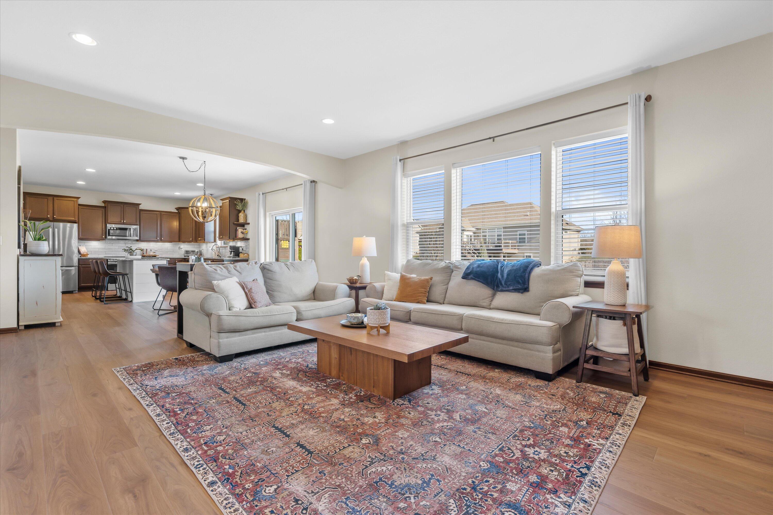 3552 Olde Howell Road Waukesha, WI 53188 - Photo 14 of 60 Large Windows