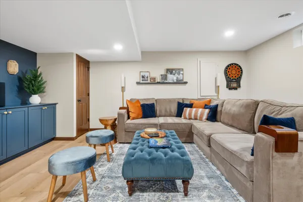 $679,000 | 3552 Olde Howell Road, Waukesha, WI 53188