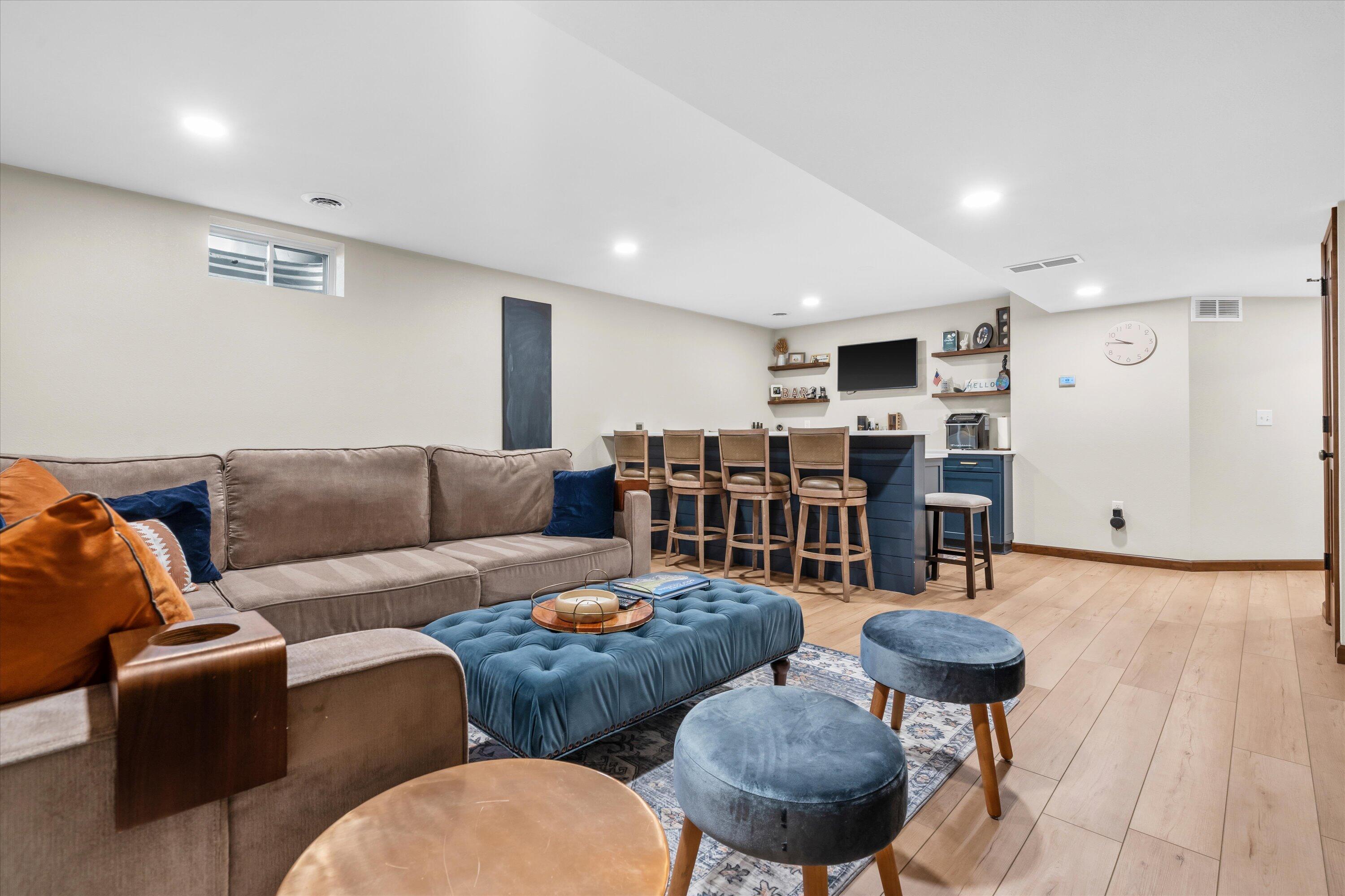 3552 Olde Howell Road Waukesha, WI 53188 - Photo 23 of 60 View to LL Bar