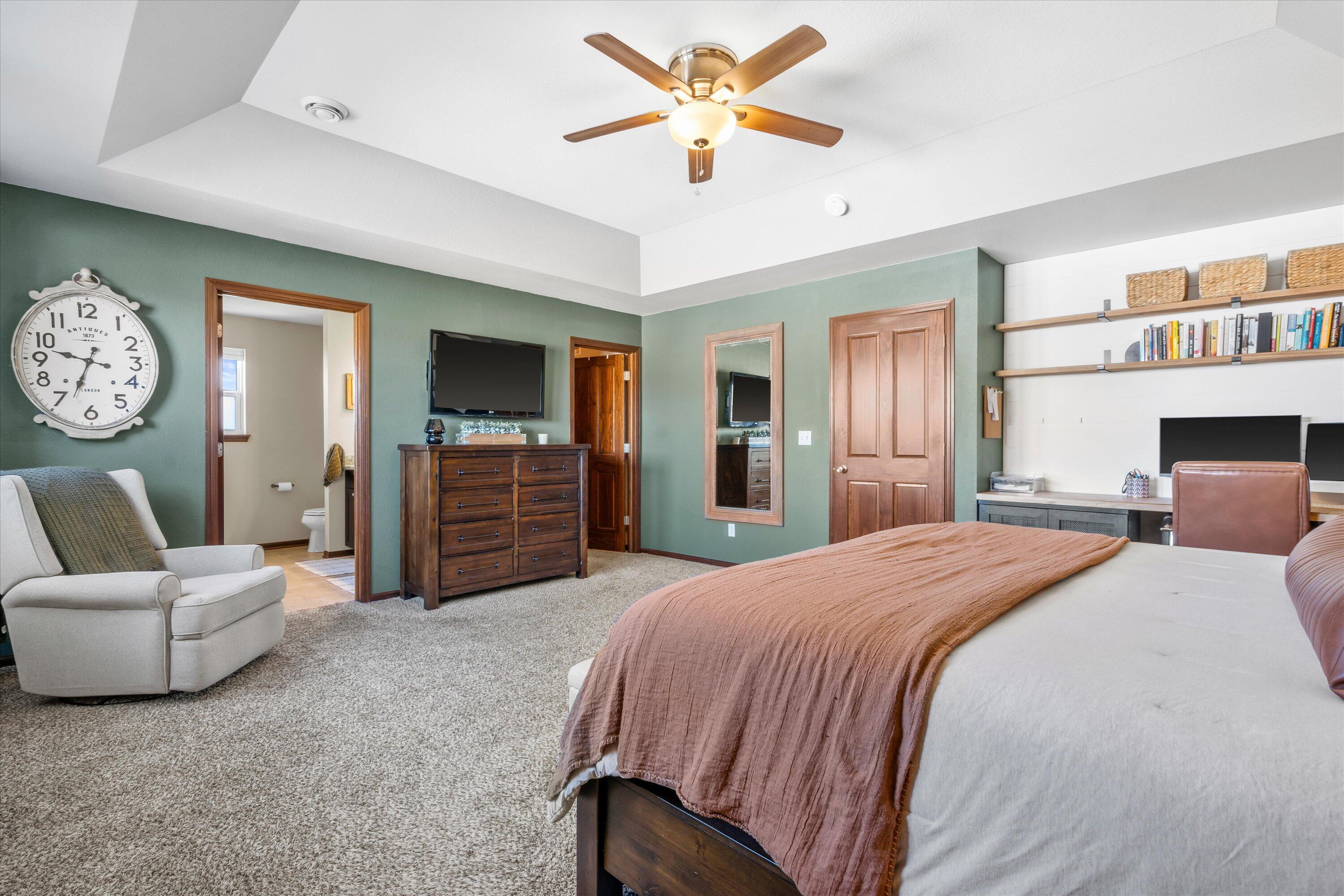 3552 Olde Howell Road Waukesha, WI 53188 - Photo 27 of 60 Spacious Primary with desk