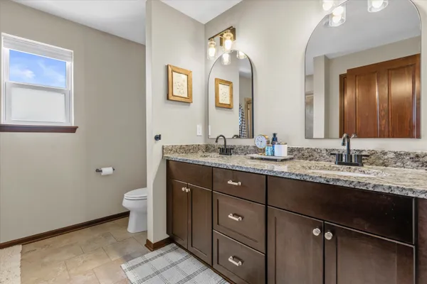 $679,000 | 3552 Olde Howell Road, Waukesha, WI 53188