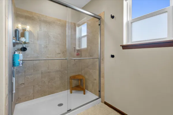 $679,000 | 3552 Olde Howell Road, Waukesha, WI 53188