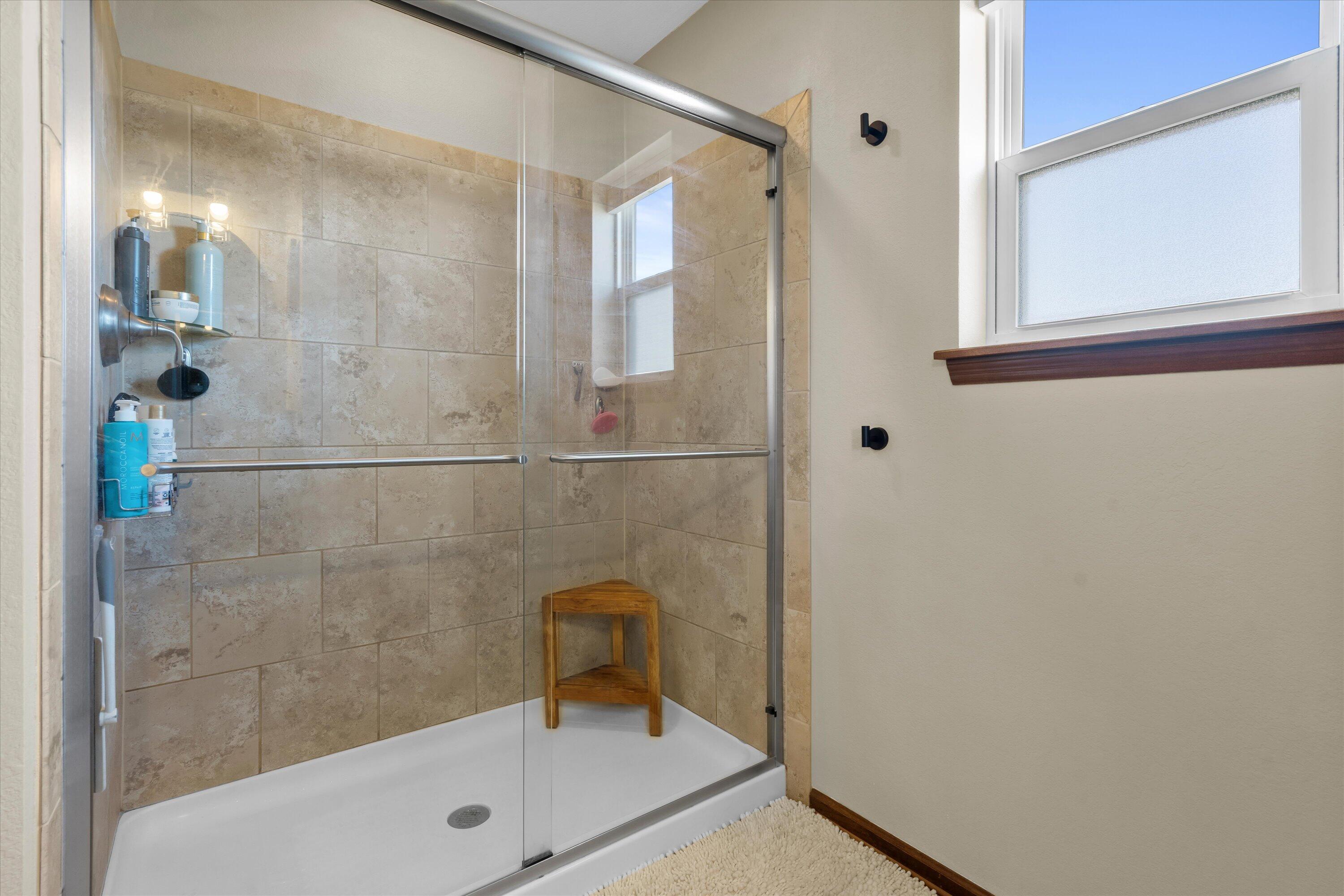 3552 Olde Howell Road Waukesha, WI 53188 - Photo 30 of 60 Primary Shower