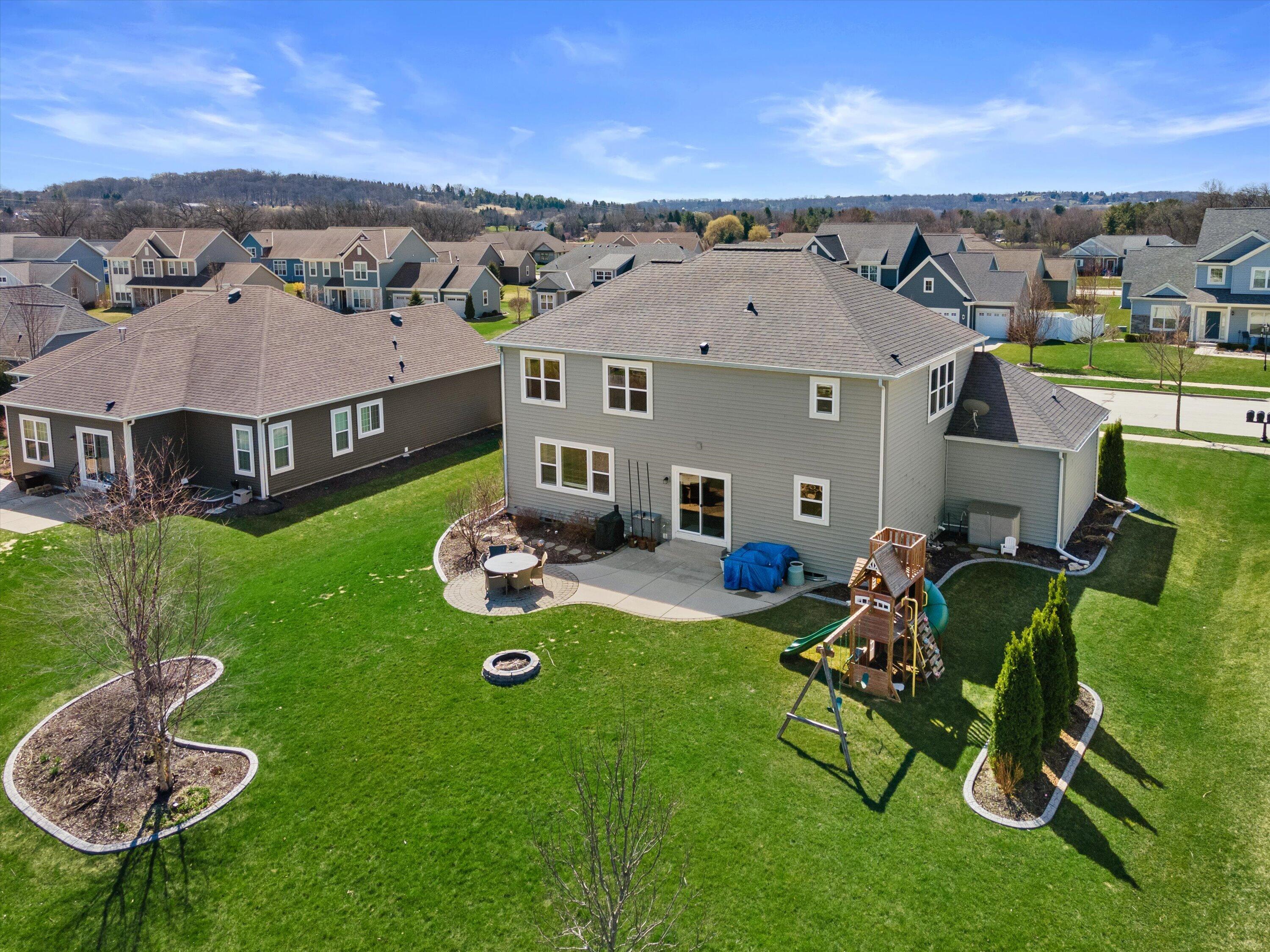 3552 Olde Howell Road Waukesha, WI 53188 - Photo 40 of 60 Back View
