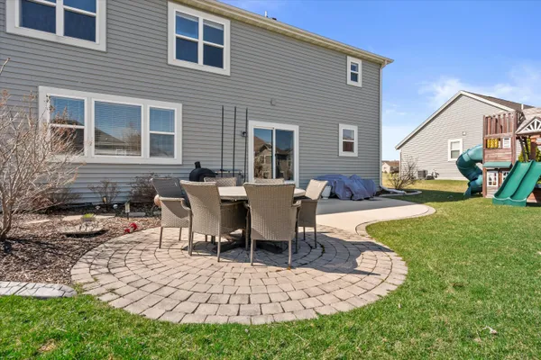 $679,000 | 3552 Olde Howell Road, Waukesha, WI 53188